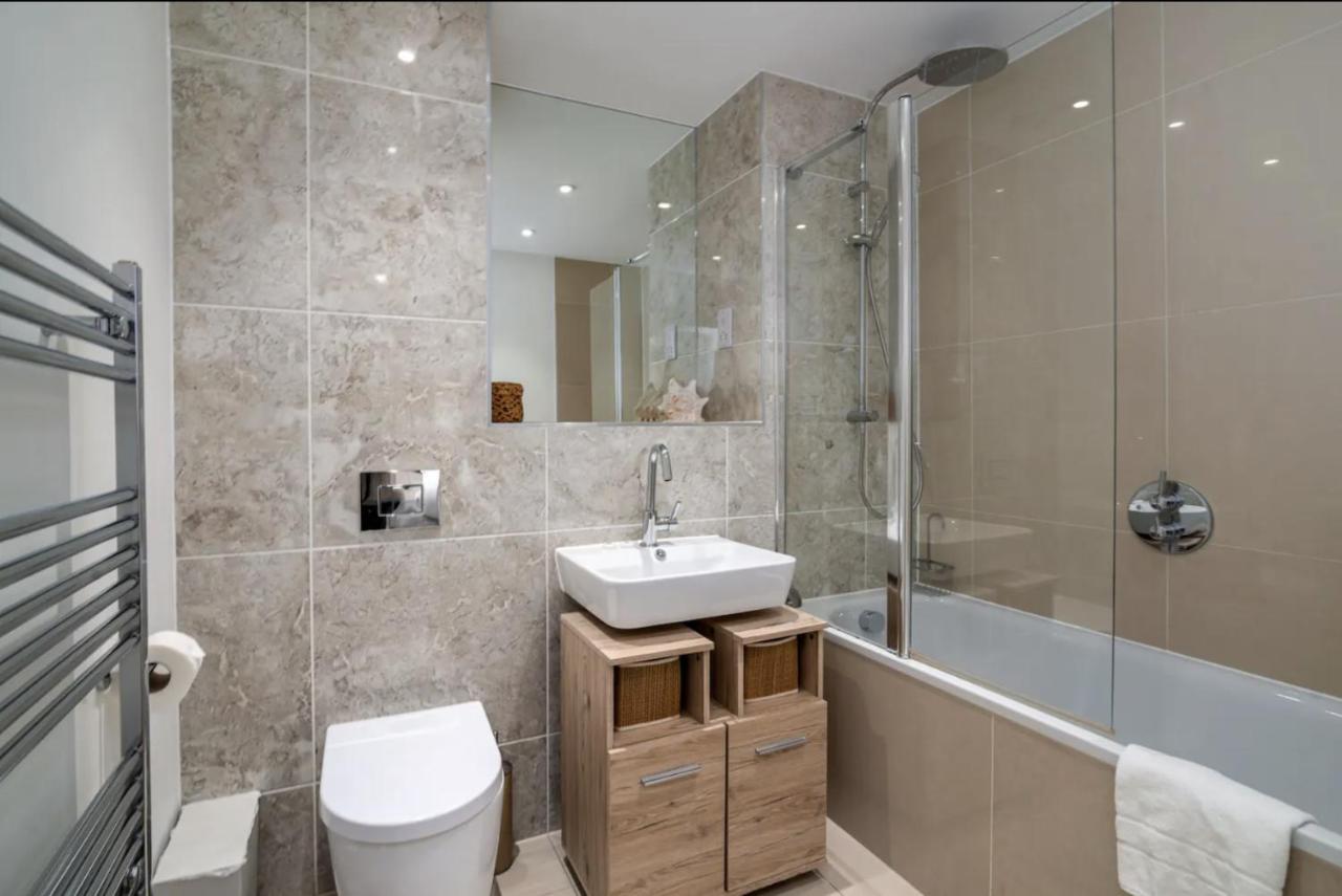 Stunning Riverside View Apartment, Near Canary Wharf & O2 Londres Extérieur photo