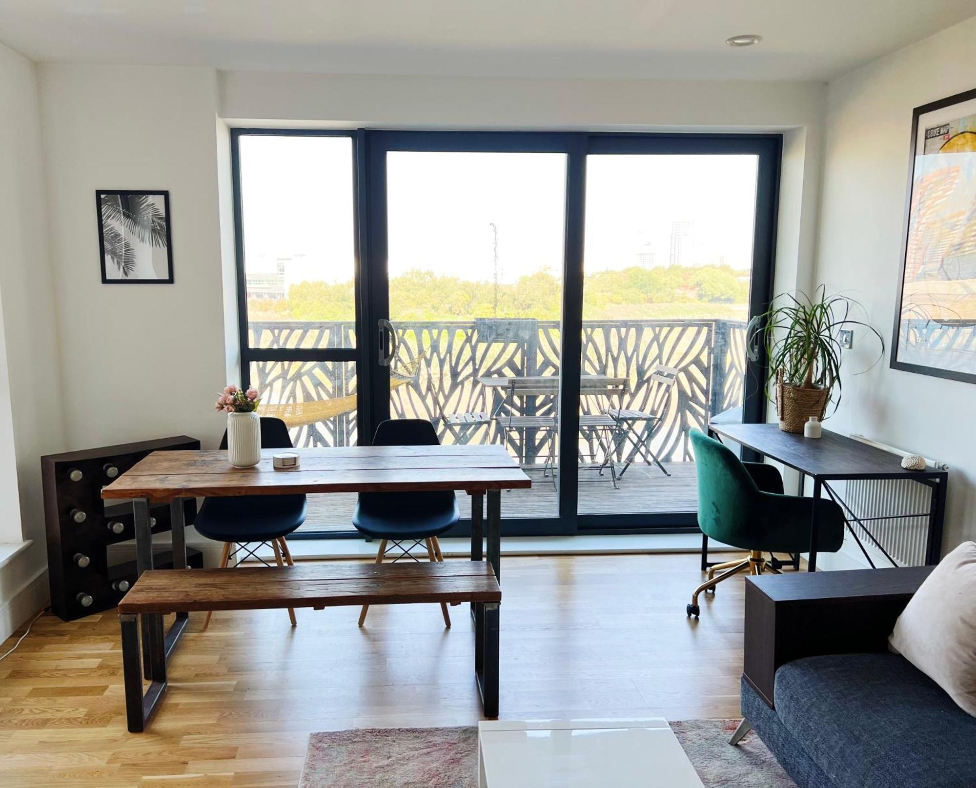 Stunning Riverside View Apartment, Near Canary Wharf & O2 Londres Extérieur photo